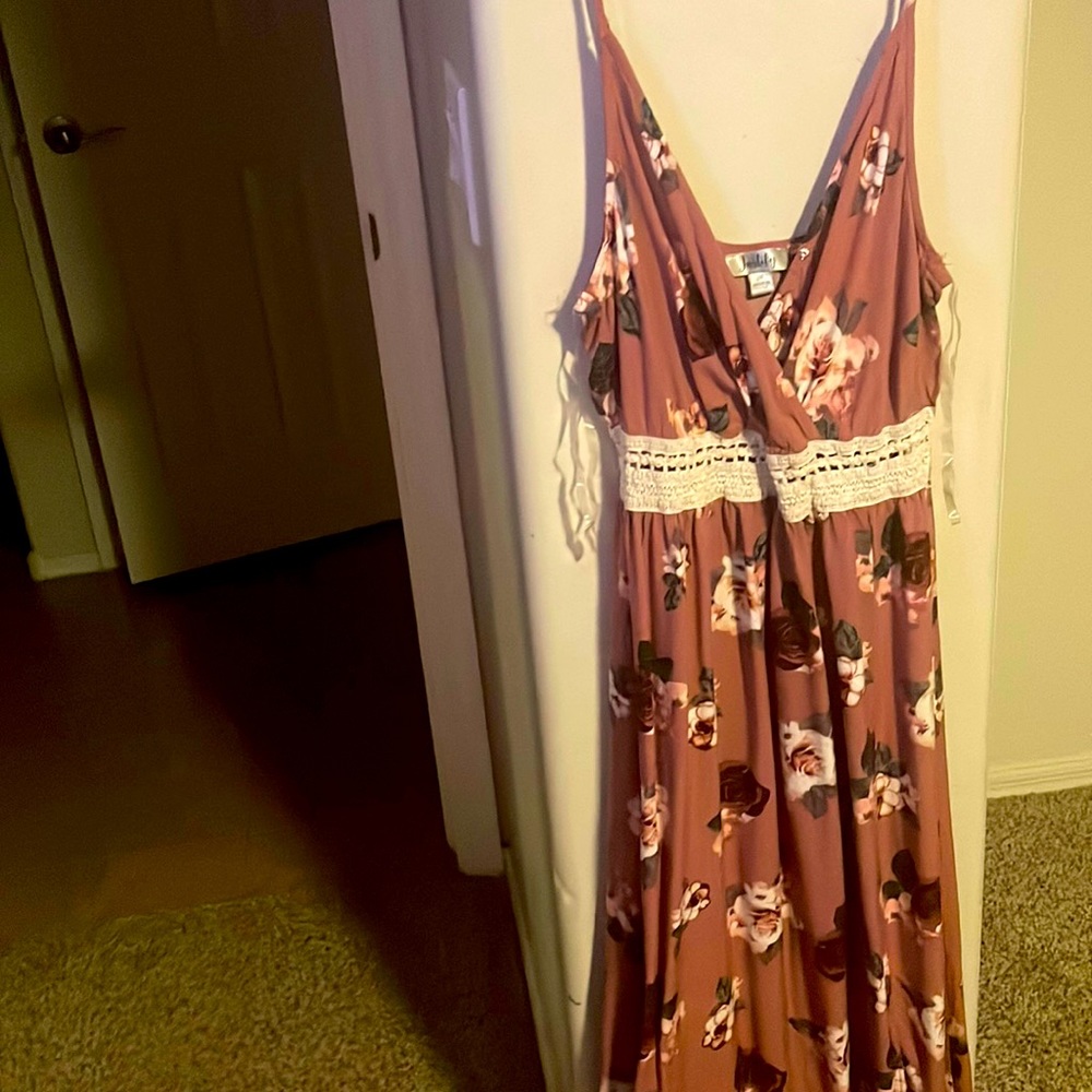 Tank top flowered maxi dress